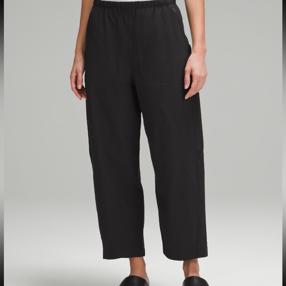 Lululemon Lightweight Mid Rise Barrel Leg Cropped Pant - Picture 2 of 7